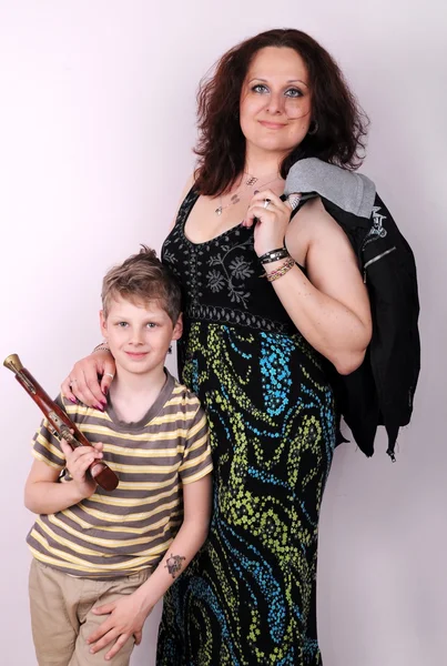 Kvinnan och pojken i studion — Stockfoto
