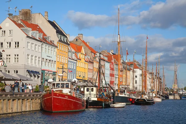 Copenhague (district de Nyhavn) par une journée ensoleillée d'été — Photo