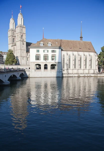 "Гроссмунстерский собор в Цюрихе — стоковое фото