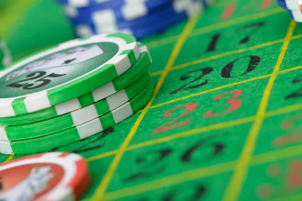 Gaming chips on the green cloth — Stock Photo, Image