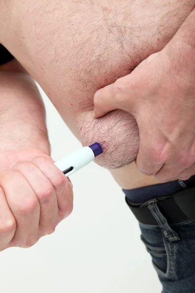 Self administering an injection — Stock Photo, Image
