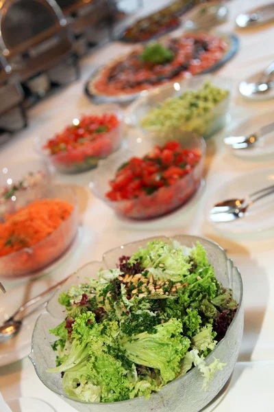 Čerstvý salátový bufet — Stock fotografie