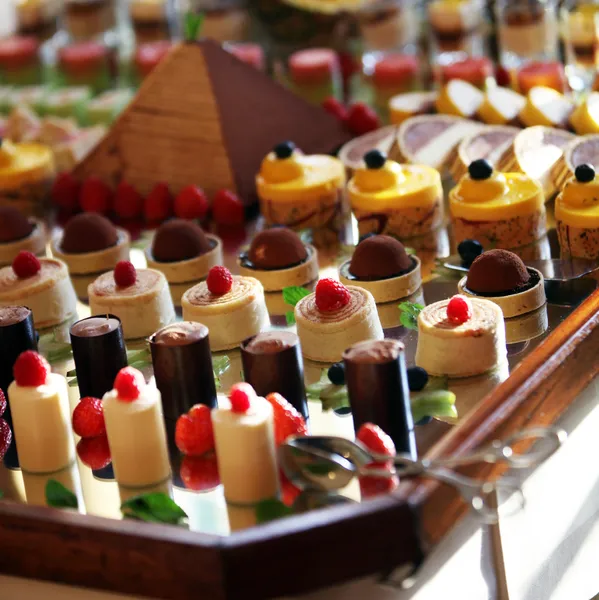 Auswahl an dekorativen Desserts — Stockfoto