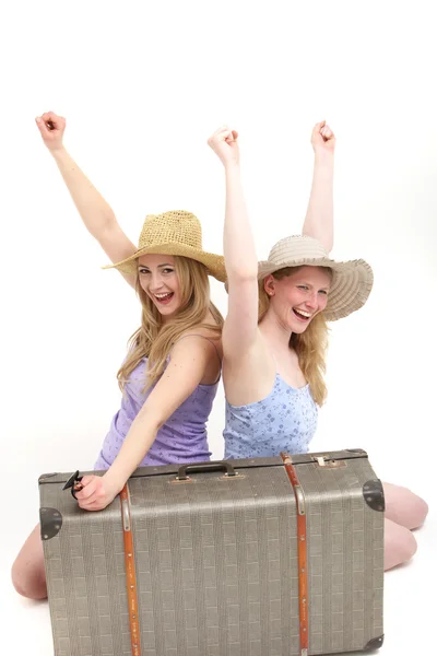 Twee gelukkige toeristen op een reis waarin — Stockfoto