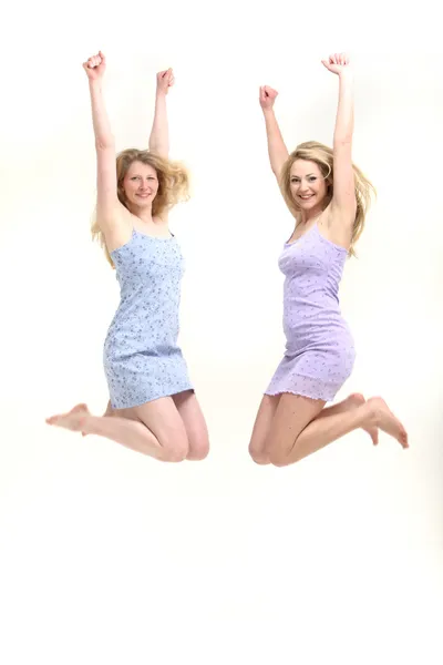 Two young women jumping — Stock Photo, Image