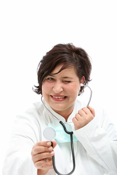 Lekfull sjuksköterska med stetoskop — Stockfoto