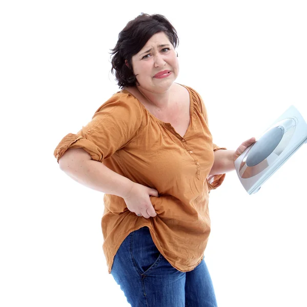 Vrouwen die overgewicht bedrijf schalen in haar hand en kijkt droevig Stockfoto