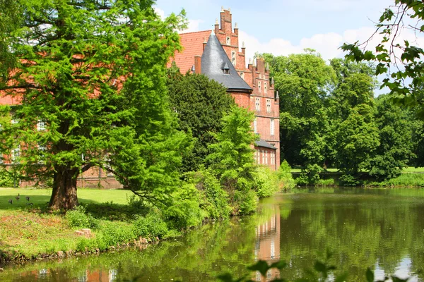 Historical castle or manor in peaceful setting Rechtenvrije Stockafbeeldingen