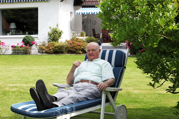 Senior man enjoying his old age — Stock Photo, Image