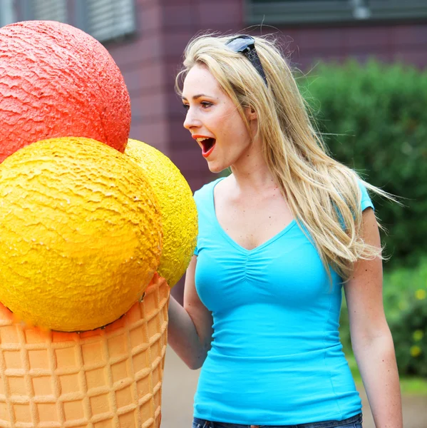 Woman having fun with outsized icecream — Stock Photo, Image