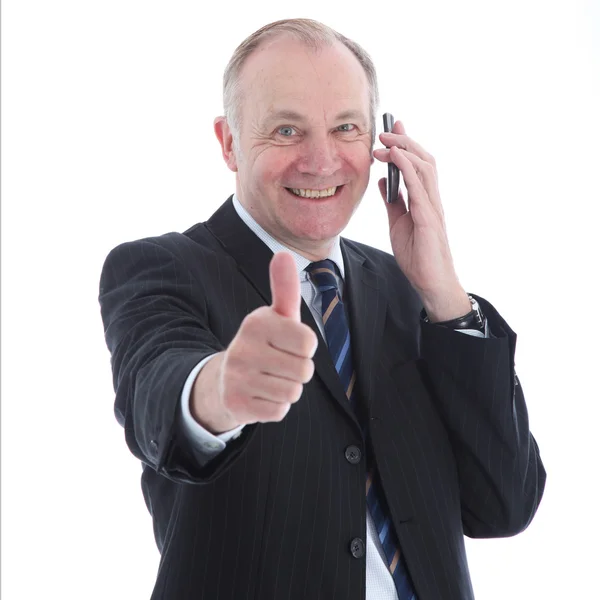 Glimlachende man op mobiele geven duimen omhoog — Stockfoto