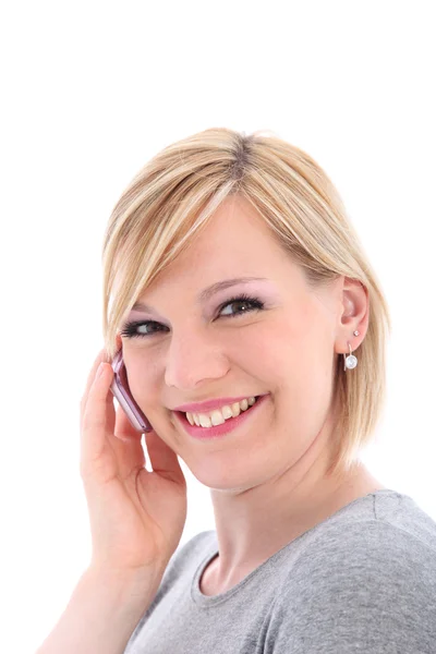 Szczęśliwa kobieta rozmowy na jej telefon komórkowy — Zdjęcie stockowe