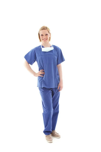 Portret van een jonge verpleegster in scrubs — Stockfoto