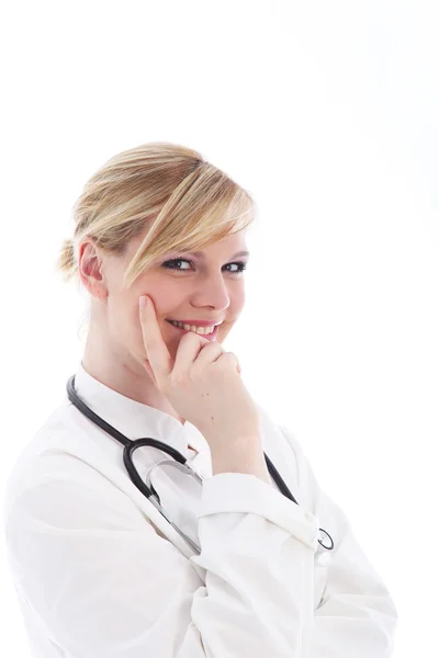 Χαμογελαστή γυναίκα γιατρό σε λευκό — Φωτογραφία Αρχείου