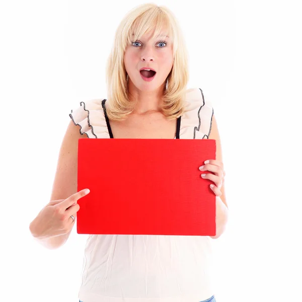 Mujer asombrada señalando una pizarra roja en blanco —  Fotos de Stock