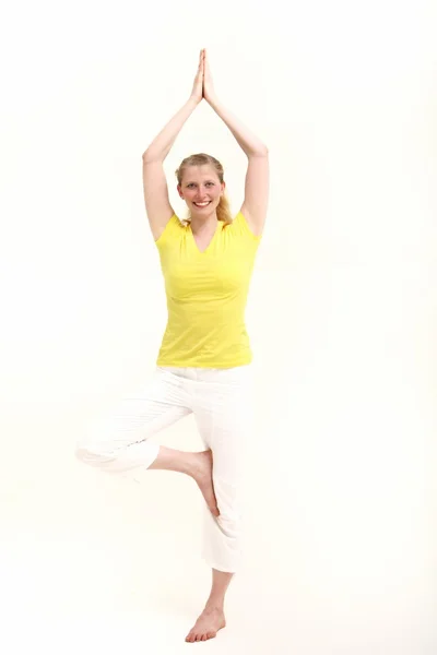 Donna in forma pratica Yoga — Foto Stock