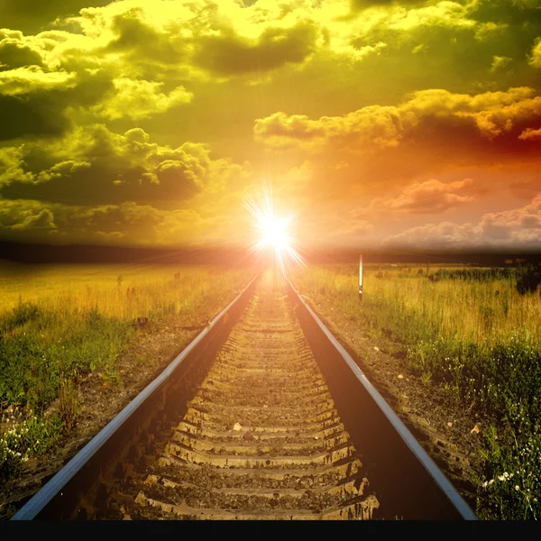 Vieux chemin de fer au coucher du soleil — Photo