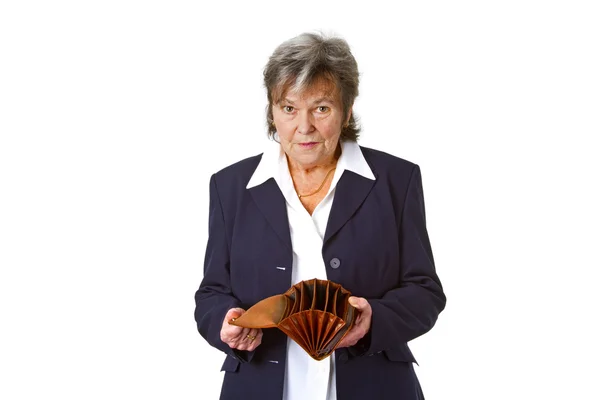 Жінка старший показує порожній гаманець — стокове фото
