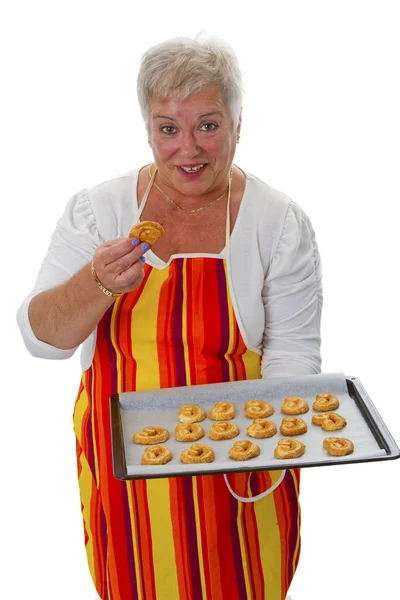 Kvinnliga senior med cookies — Stockfoto