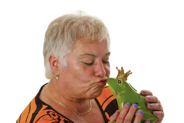 Donna anziana con un principe rana giocattolo — Foto Stock
