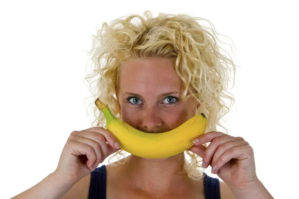 Όμορφη νεαρή γυναίκα με μπανάνα — Φωτογραφία Αρχείου