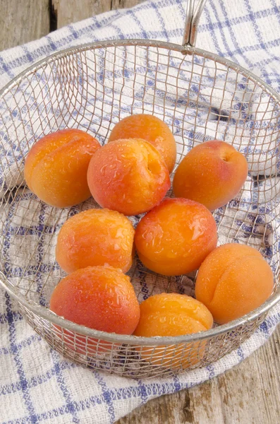 Natte abrikozen bereid zijn te jam maken — Stockfoto