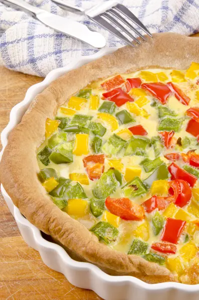 Freshly made bell pepper quiche — Stock Photo, Image