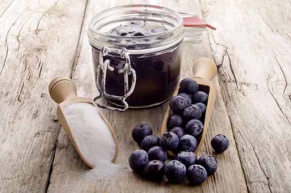 Freshly picked blueberries with a wooden spoon — Stock Photo, Image