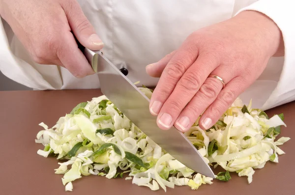 Female chef prepares a savoy cabbage — Stock Photo, Image