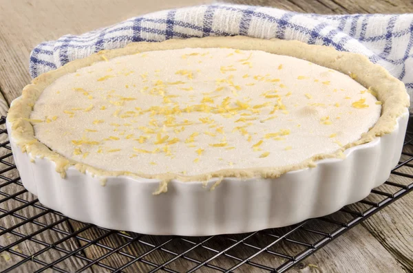 Crunchy pie with lemon filling — Stock Photo, Image