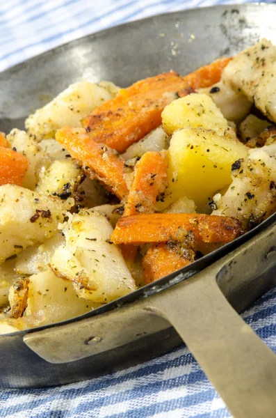 Roasted root vegetable in a pan — Stock Photo, Image