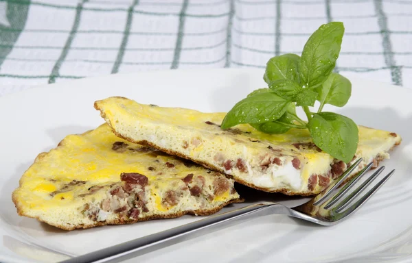 Omelette with bacon and basil — Stock Photo, Image