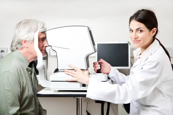Проверка зрения (Eyesight Examination) — стоковое фото