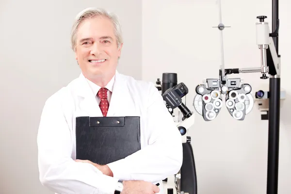 Médico en clínica de oftalmología — Foto de Stock