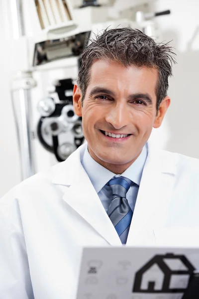 Přátelský oční lékař s úsměvem — Stock fotografie