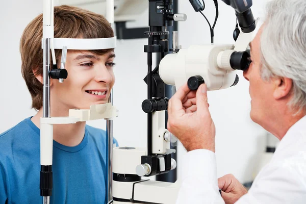 Prueba de campo visual para el glaucoma Imágenes de stock libres de derechos