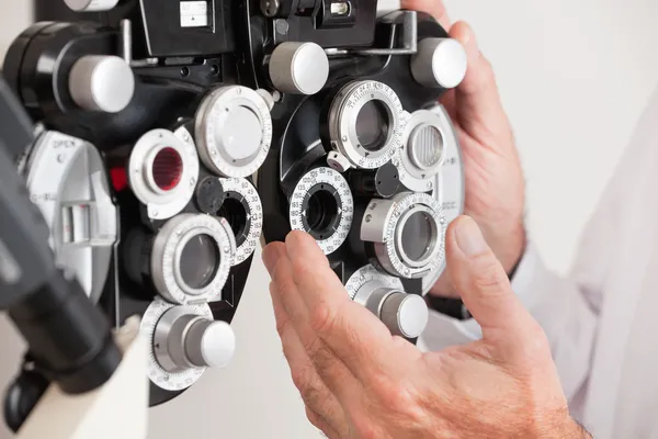 Phoropter para un examen ocular — Foto de Stock