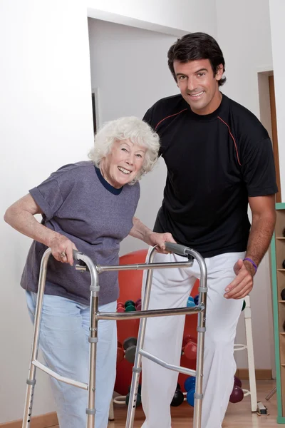 Therapist helping Patient use Walker — Stock Photo, Image