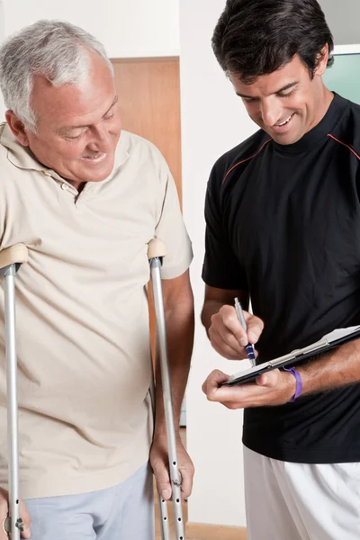 Patient on Crutches and Physician — Stock Photo, Image
