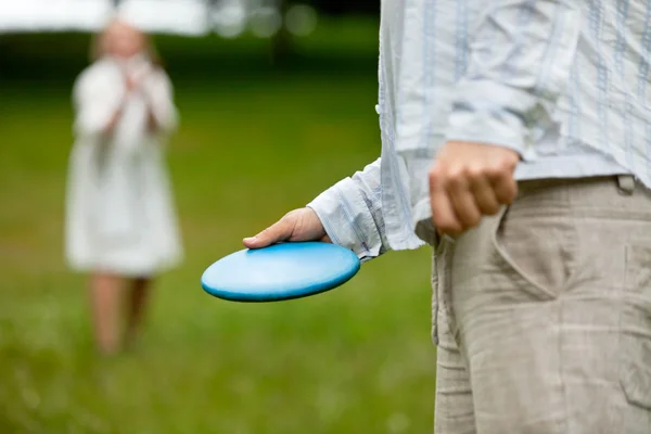 Man met frisbee — Stockfoto