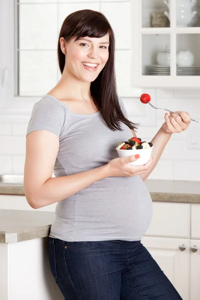 Pregnant Woman Eating Healthy Snack — Stock Photo, Image