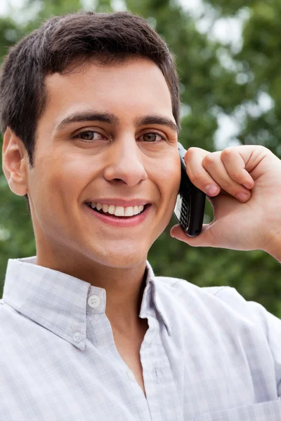 Man op telefoongesprek — Stockfoto