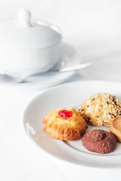 Biscoitos e uma tigela de açúcar café da manhã — Fotografia de Stock
