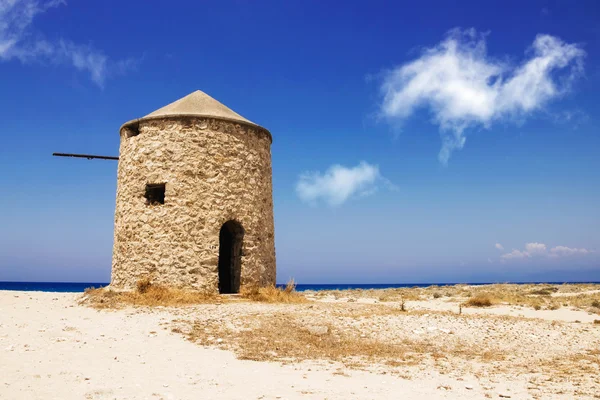 Old windmill ai Gyra beach, Lefkada — Stock Photo, Image