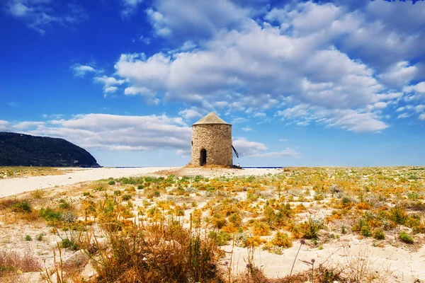 Старий млин ai Gyra пляжі острові Lefkada — стокове фото