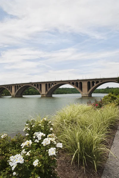 ポトマック川に架かる橋します。 ロイヤリティフリーのストック写真