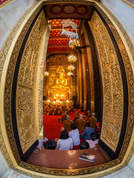 Chrám Wat Bowonniwete poblíž khao san road, bangkok, Thajsko — Stock fotografie