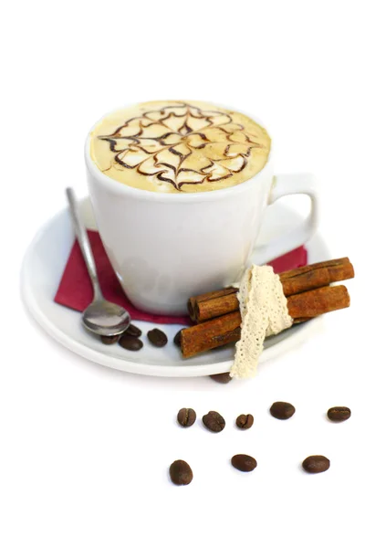 Grãos de café, xícara e canela — Fotografia de Stock
