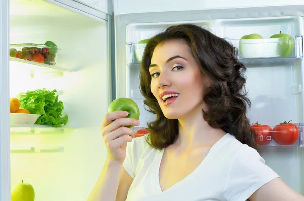 Buzdolabı gıda ile — Stok fotoğraf