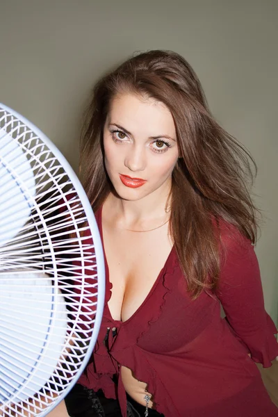 The fan blows to face of woman — Stock Photo, Image